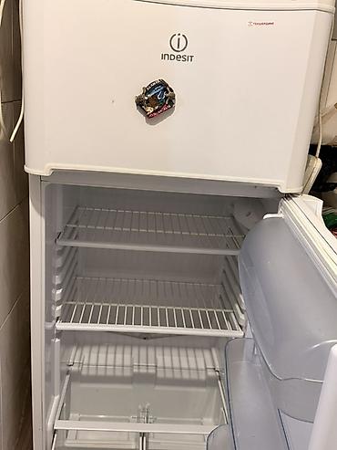 морозильник indesit: Холодильник Indesit, Б/у, Двухкамерный, De frost (капельный) — 2