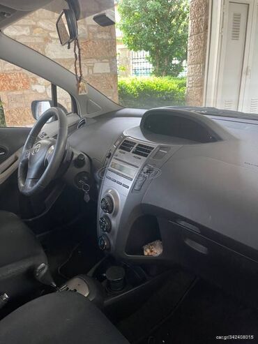 Toyota: Toyota Yaris: 1.3 l. | 2010 έ. Χάτσμπακ — 4