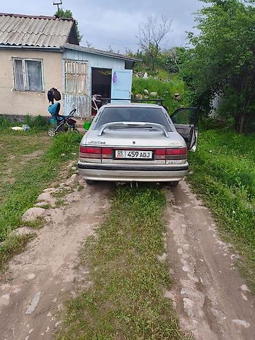 салон е46: Mazda 626: 1990 г., 2.2 л, Кол менен иштөөчү, Бензин, Седан — 4