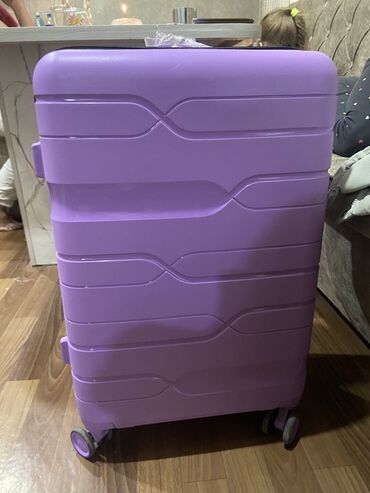 Сумки: Продаю новый чемодан