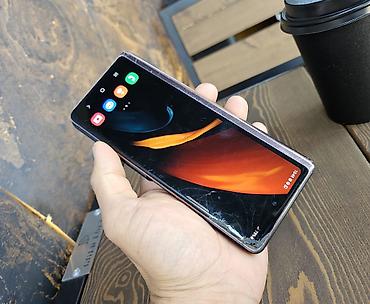 poco 4 pro: Samsung Galaxy Fold 2, Б/у, 256 ГБ, цвет - Золотой, 1 SIM, 2 SIM — 4