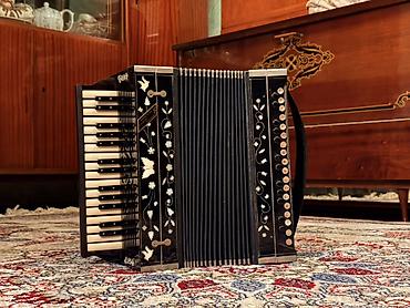 Qarmon, Akustik, Yeni, Ünvandan götürmə