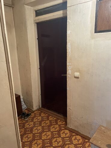 Uzunmüddətli kirayə mənzillər: 5mertebeli binanin 1ci mertebesidir Vasiteci deyilem Qaz,isiq su — 9