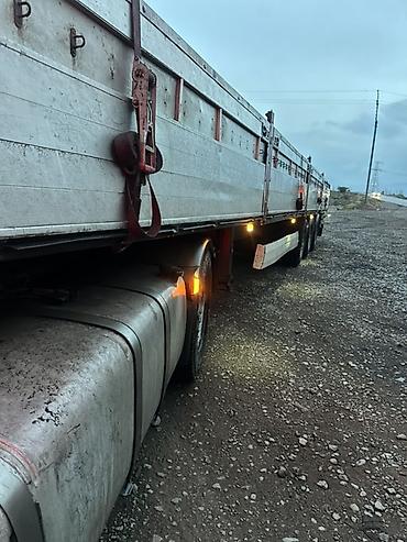 Коммерческий транспорт: Бортовой полуприцеп Krone, трёхосный. Подходит для перевозки — 3