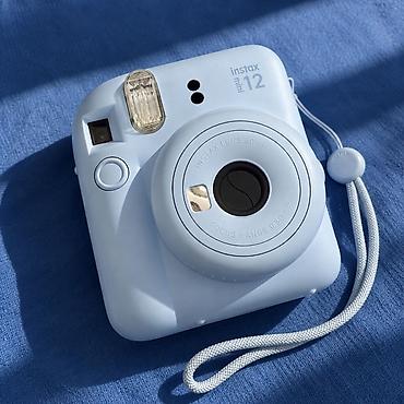 Fujifilm Instax Mini 12 — компактная камера моментальной печати (цвет