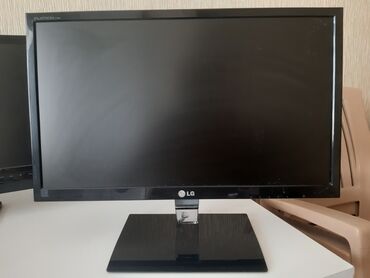 samsung monitör: Salam Aleykum. 2 ədəd: 22" (inch) LG monitor təcili satılır. 1 ədəd