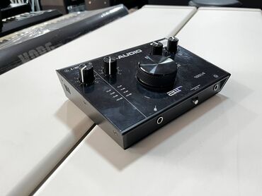 ev velosipedleri: M-Audio AIR 192|4 qara rəngdə audio interfeysi. Səs yazma və musiqi