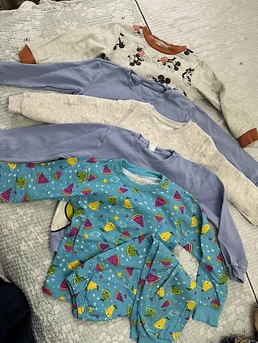 Набор детской одежды для мальчика, разный сезон и рост. На 4-5 лет at lalafo.kg Набор детской одежды для мальчика, разный сезон и рост. На 4-5 лет