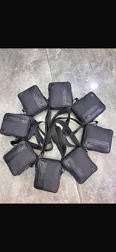muški kožni novčanici: Muške torbice – strukne/prekogrudne i preko ramena, crne, sa — 4