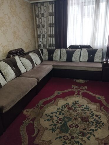продаю мебель для салона: Угловой диван, C подушками, Трёхместный и более