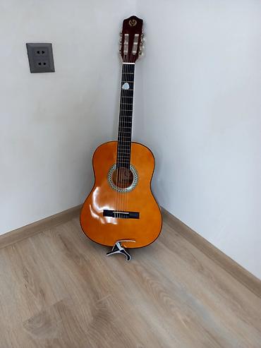 Klassik gitara – tam ölçü (4/4), 6 simli, taxta gövdə ilə. - Korpus