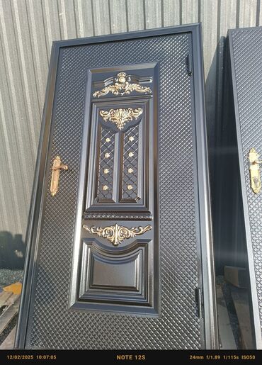 Qapıların təmiri: 150 manatdan başlayan qiymətlərlə seyf qapılarımız mövcuddur — 25