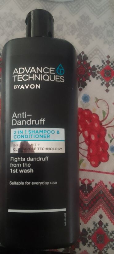 Nega kose: Avon Advance Techniques Anti-Dandruff 2 u 1 šampon i regenerator. Ovaj