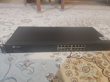 modemlər: TP-Link T1600G-28PS modelinin 16 portlu versiyası olan bu şəbəkə