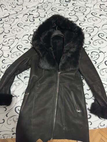 crna zimska jakna хl: M (EU 38), L (EU 40), XL (EU 42)