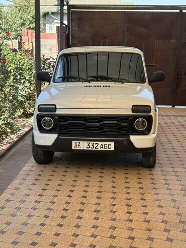 продаю машину или меняю на квартиру: ВАЗ (ЛАДА) 4x4 Niva: 2016 г., 1.7 л, Механика, Газ, Жол тандабас