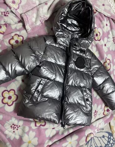 куртка зимняя детская: MONCLER На 2-3 годика В отличном состоянии, зимняя куртка со штанами