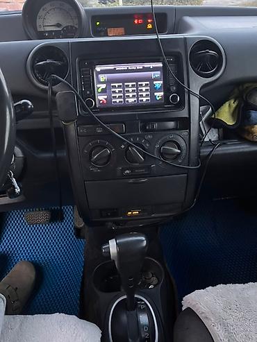 мятины: Представлен автомобиль Toyota bB, отличающийся футуристическим — 8