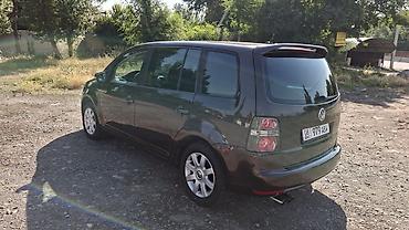 Транспорт: Volkswagen Touran: 2018 г., 1.6 л, Механика, Бензин, Минивэн — 4