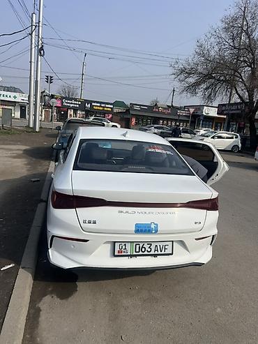 BYD: BYD E3: 2020 г., Электромобиль, Седан — 2