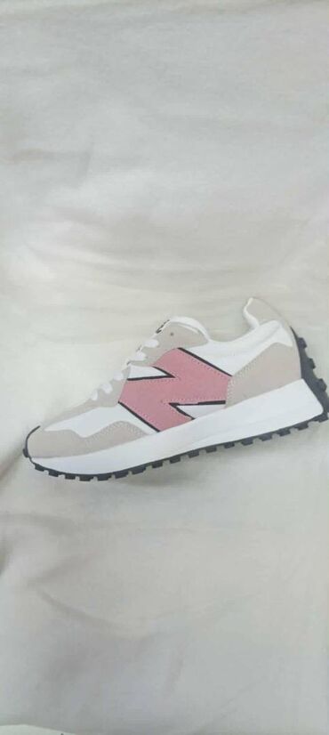 Women's Sneakers and athletic shoes: New Balance, 41 — 9