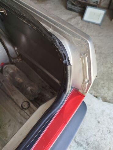 Tofas: Model: Tofas Şahin (sedan) Kuzov: 4 qapı, gümüşü rəng, qara bamperlər — 7