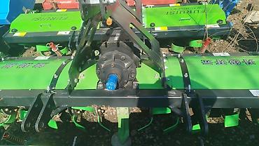 Тракторы Dongfanghong: Колёсные тракторы Dongfeng (серия LX/MF), красного цвета, с кабиной — 10