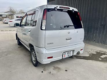 Частная аренда авто: Компактный городской хэтчбек Nissan Cube (JDM), белый цвет кузова — 11