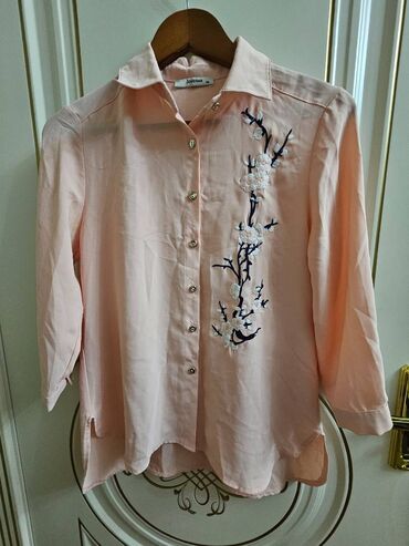 Köynək və bluzalar: Herbiri 3 AZN — 1