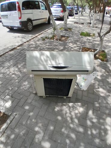 Yataq otağı dəstləri: Kondisioner Galanz, 30-35 kv. m