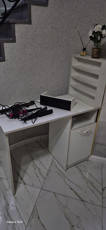 set mebel: Gözəllik salonu üçün saç düzləndirmə və burğu seti + iş masası və rəf — 3