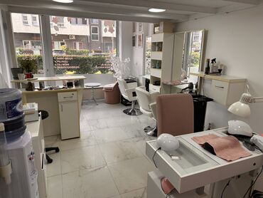 Poslovni prostor: Prodajem razrađen kozmetičko-frizerski salon na prestižnoj lokaciji u
