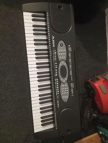 mikrofoni cena: Alesis MIDI klavijatura/aranžer sa ugrađenim zvučnicima - 61 pune — 5