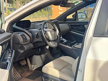 small car: Toyota bZ4X: 2022 г., Электромобиль, Кроссовер — 5