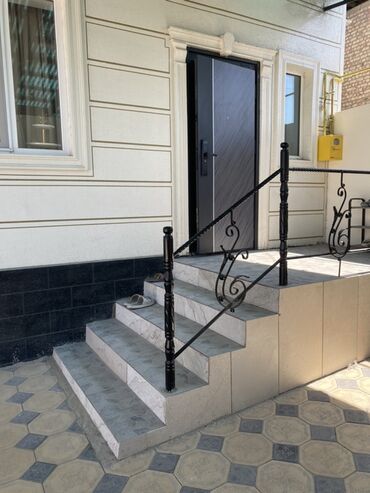 продаю дом в районе пишпек: Дом, 210 м², 5 комнат, Собственник, Дизайнерский ремонт