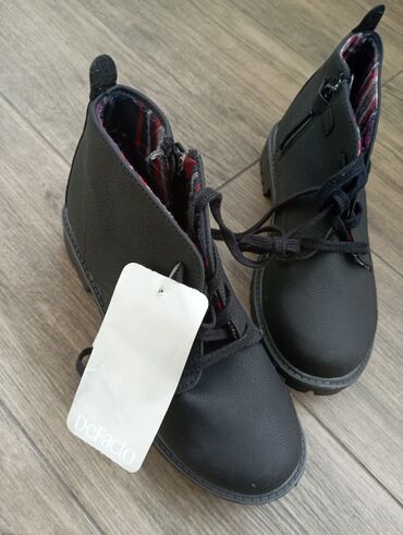 usaq kurtqalari: Botinka, Oğlan, 35
