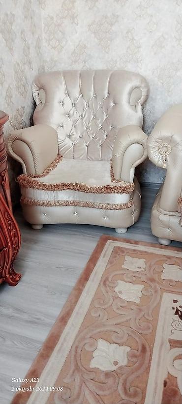 vilur parca turkce: Klassik üslubda yumşaq mebel dəsti. Heç bir problemi yoxdur. 2 — 6