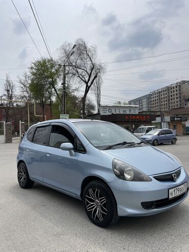 вариант на фит: Honda Fit: 2001 г., 1.3 л, Вариатор, Бензин