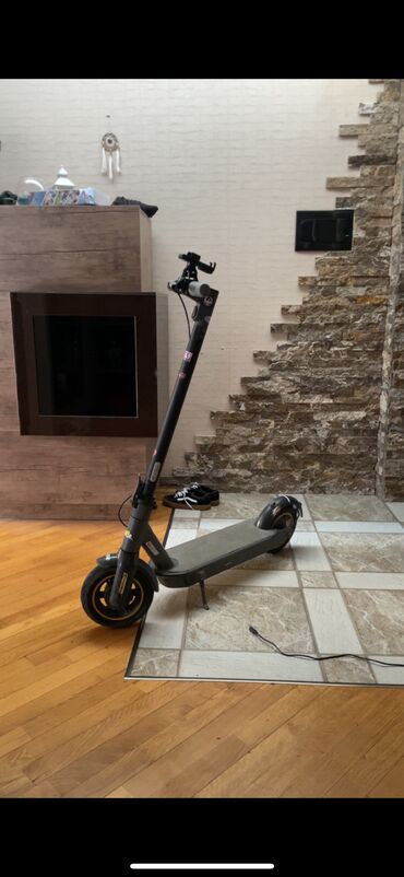 Elektrikli samokatlar: İşlənmiş Elektrik samokat 10", 501 - 750 Vt, > 45 km/s, Ünvandan götürmə