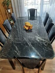 вазы дордой: В идеальном состоянии.Длина стола 2 м,ширина стола 1 м,8 стульев