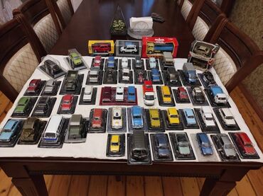 gümüş qaşıq alıram: Kolleksiya satılır Ümumi 85 ədəd modeldir jurnalı ilə birlikdə 77