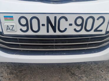 авто подлокотники: Avtomobil nömrə nişanı, ağ fonda qara rəqəm və hərflərlə. Nömrə