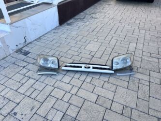 ремонт радиаторов охлаждения автомобилей: Комплект передних фар Toyota 2005 г., Б/у, Оригинал, Япония