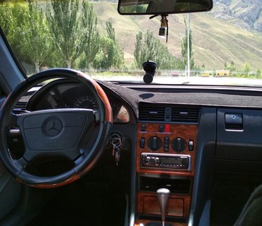 Mercedes-Benz: Mercedes-Benz C 280 1994 на lalafo.kg - фото 3 Mercedes-Benz C 280 1994 в Бишкек - фото 3