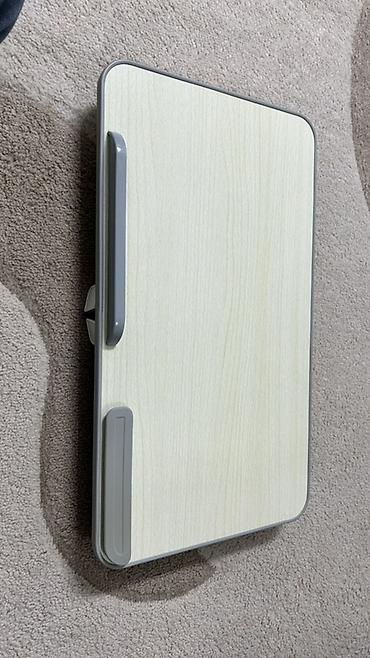 Masalar: AmazonBasics tənzimlənən noutbuk/tray masası - Brend: AmazonBasics - — 7