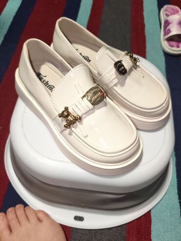 Bodi: Uşaq üçün krem rəngli laklı loafer ayaqqabılar - Material: parıldayan
