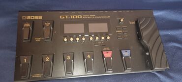 Elektronika: Na prodaju BOSS GT-100 Cena 37.899. Boje su radjene za narodnu muziku
