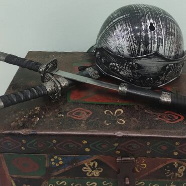 Milli geyimlər: Milli, ziyafət, karnaval və hərbi geyimlərin kirayəsi və satışı. Hər — 10