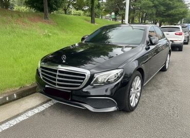 Mercedes-Benz: Mercedes-Benz E 220: 2 l | 2016 il Sedan — 1