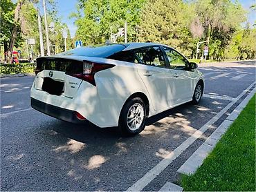 corolla 2016: Toyota Prius: 2019 г., 1.8 л, Вариатор, Гибрид, Хэтчбэк — 5